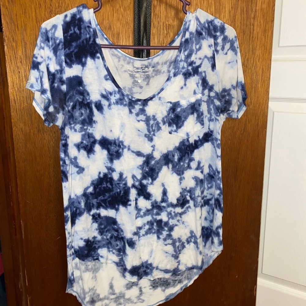 Hollister tee